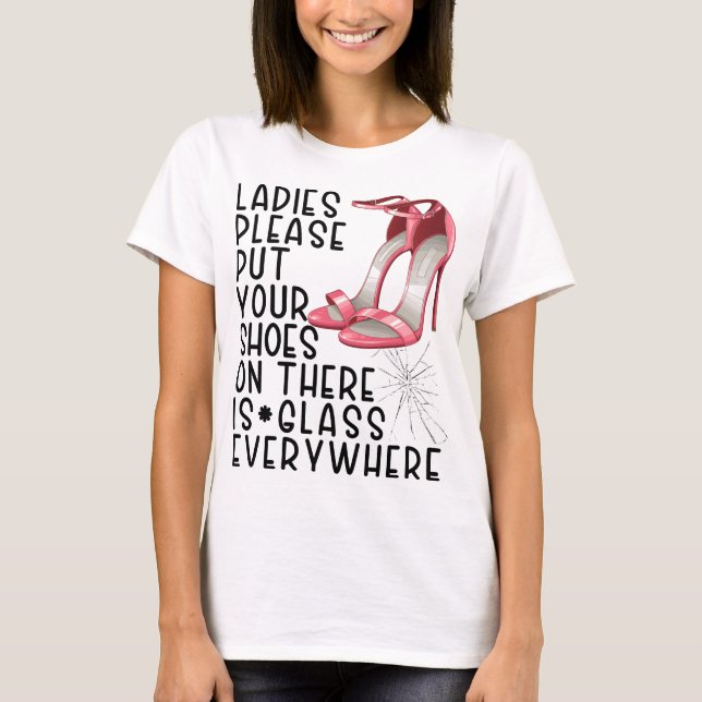 Dam, var snäll och sätt på skorna där kväll t shirt (Framsida)