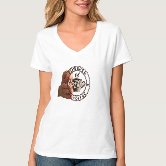 Damernas "Powered By Coffee" Grafisk V-ringad tröj T Shirt (Framsida)