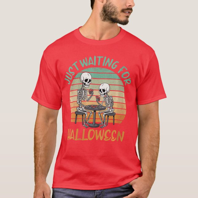 Damjust väntar på Halloween skelett d spel T Shirt (Framsida)