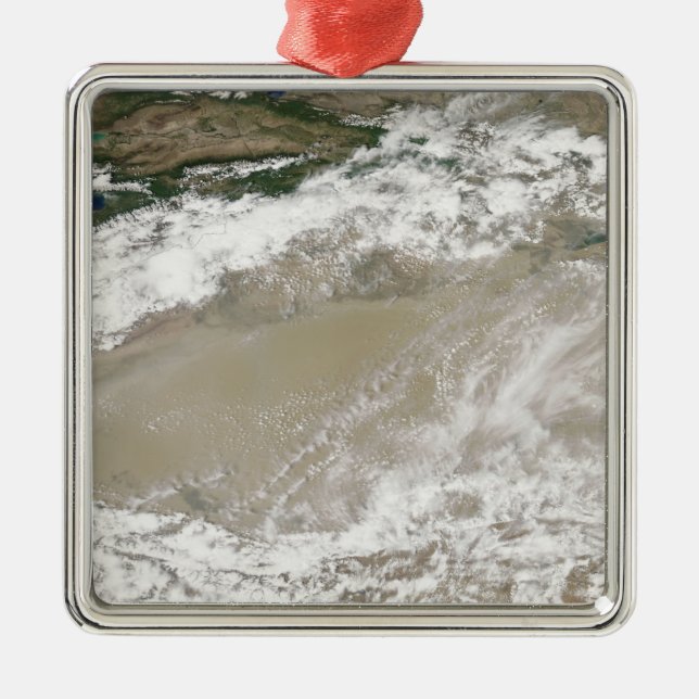 Damm och moln som är huggna över Taklimakan Des Julgransprydnad Metall (Framsidan)