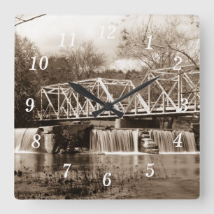 Damm vid Finley River Sepia Wall Clock Fyrkantig Klocka
