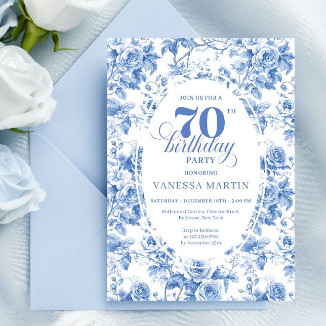 Dammblå 70-årsdag Blommig Inbjudningskort (Dusty Blue 70th Birthday Floral Invitation Card)