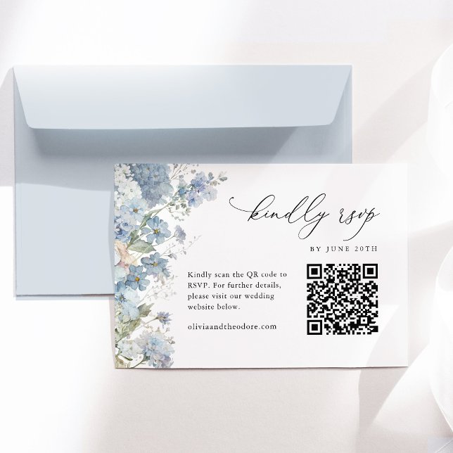 Dammblå Blommig Elegant QR-kod Bröllop OSA Kort (Dusty blue floral wedding RSVP card QR code watercolor elegant response card wedding stationery)