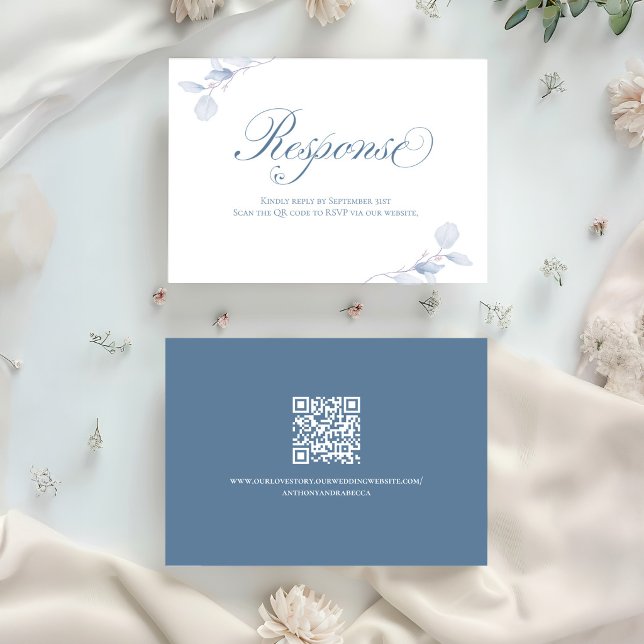 Dammblå Blommig QR-svarskort för Bröllop OSA Kort (Dusty blue QR code wedding RSVP card with elegant script and soft botanical accents)