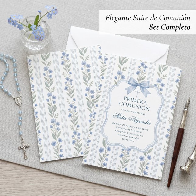 Dammblå blomstertoile Spansk Primera Comunion Inbjudningar (Traditional First Communion Card Set | Blue Watercolor Floral Style)