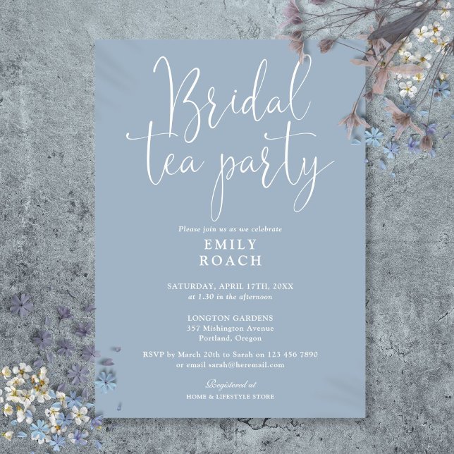 Dammblå elegant bröllops-teaparty i script-stil inbjudningar (Dusty Blue Elegant Script Bridal Tea Party Shower Invitation)
