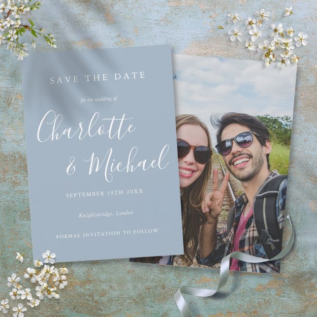 Dammblå elegant signaturskriptfoto spara datumet (Dusty Blue Elegant Signature Script Photo Save The Date)