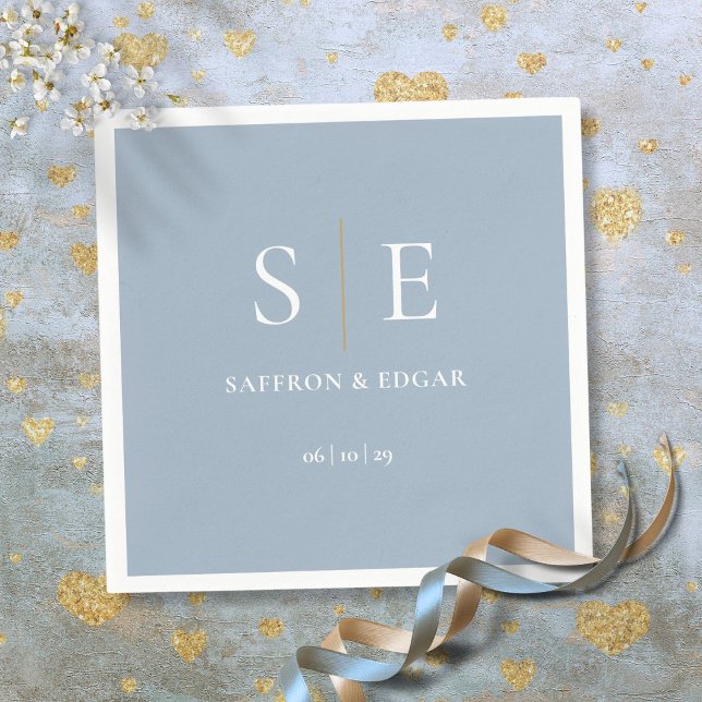 Dammblå och guldmonogram bröllop pappersservett (Dusty Blue And Gold Monogram Wedding Napkins)