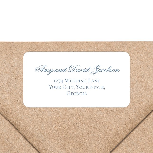 Dammblå returadress för bröllopskort adressetikett (Dusty blue script return address label on kraft envelope, elegant wedding stationery style)
