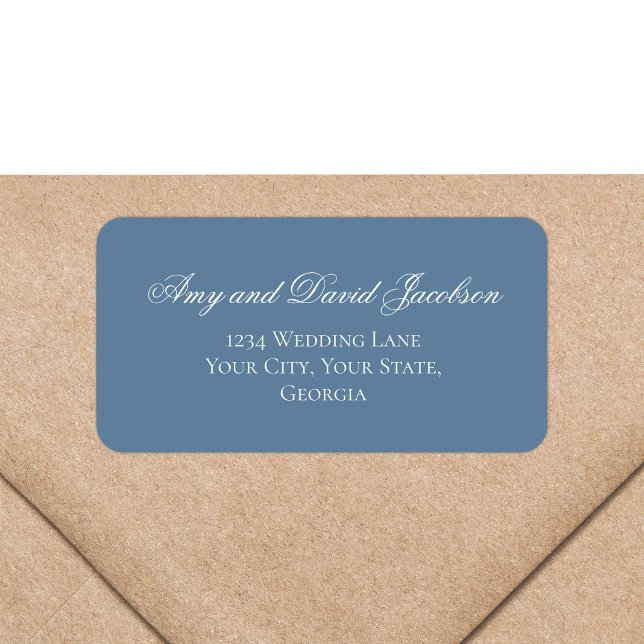 Dammblå returadressetikett för bröllop med skripts adressetikett (Dusty blue script return address label on kraft envelope with elegant calligraphy)