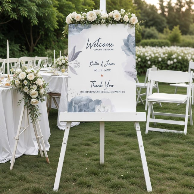 Dammblå Romantisk Blommig Bröllopshälsning Poster (Dusty Blue Romantic Floral Wedding Welcome Sign | Elegant Wedding Entrance Poster )