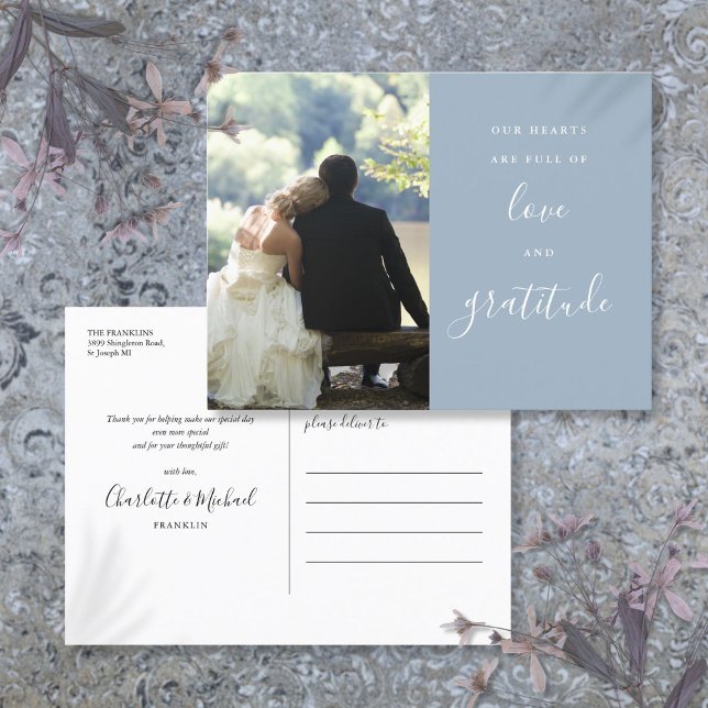 Dammblå skriptfoto tack för bröllopet vykort (Dusty Blue Script Photo Wedding Thank You Postcard)