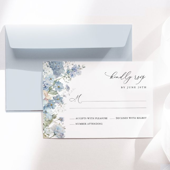 Dammig Blå Blommig Akvarell Elegant Bröllop OSA Kort (Dusty blue floral wedding RSVP card, watercolor hydrangea design, elegant wedding stationery)