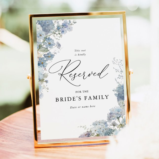 Dammig blå blomsterdekoration Reserverad skylt 5x7 (Dusty blue floral reserved sign wedding decor, hydrangea seating sign for bride family, outdoor)