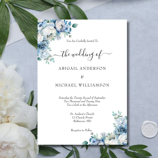 Dammig blå blomsterelegant formell bröllopsskrift inbjudningar (Dusty Light Blue Floral Watercolor Peonies Wedding Invitation. Elegant Traditional Formal)