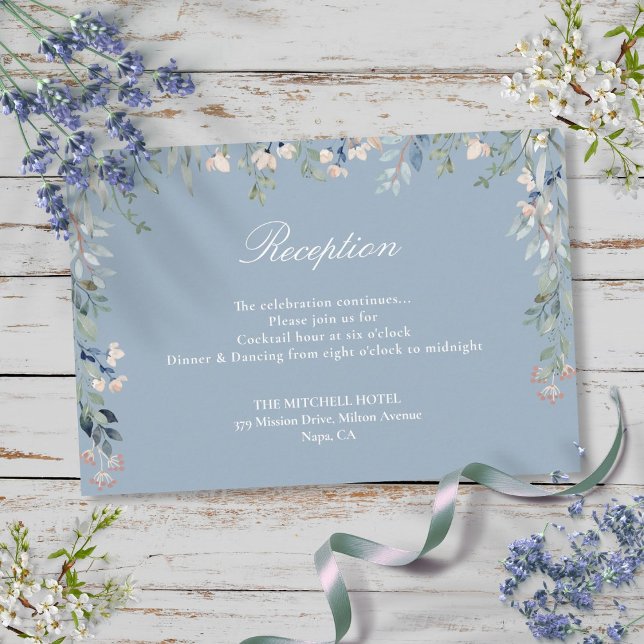 Dammig blå blomstergrönska bröllopsmottagning tilläggskort (Dusty Blue Floral Greenery Wedding Reception Enclosure Card)