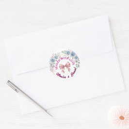 Dammig blå blomstermotiv för bröllopskuvert - förs runt klistermärke