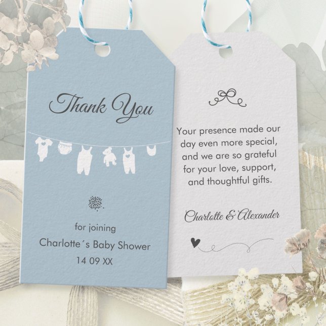 Dammig Blå Boho Elegant Tack Babypojke Bebisbadare Presentetikett (Dusty Blue Boho Elegant Thank You Baby Boy Shower Gift Tags ©Susanne Sachers - Sunny Wanderlust 🌞✈️)