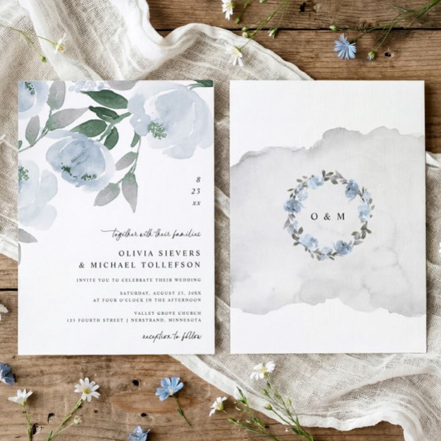 Dammig Blå Mjukt Vattenfärg Blommig Bröllop Inbjudningar (Dusty blue watercolor floral wedding invitation with soft blue and gray flowers and elegant script)