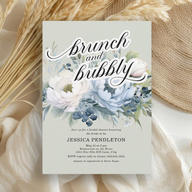 Dammig blå salvia grön bröllopsbrunch bubbel inbjudningar (Dusty blue and white watercolor floral Brunch and Bubbly Bridal Shower invitation)