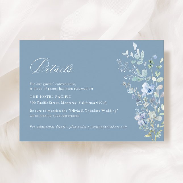 Dammig Blå Vildblomma Blommig Bröllopshotellinform Tilläggskort (Dusty Blue Wildflower Wedding Details Card, botanical accommodation card, hotel information insert)