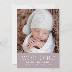 Dammig purpurfärgad välkomstbaby födelsefoto meddelande