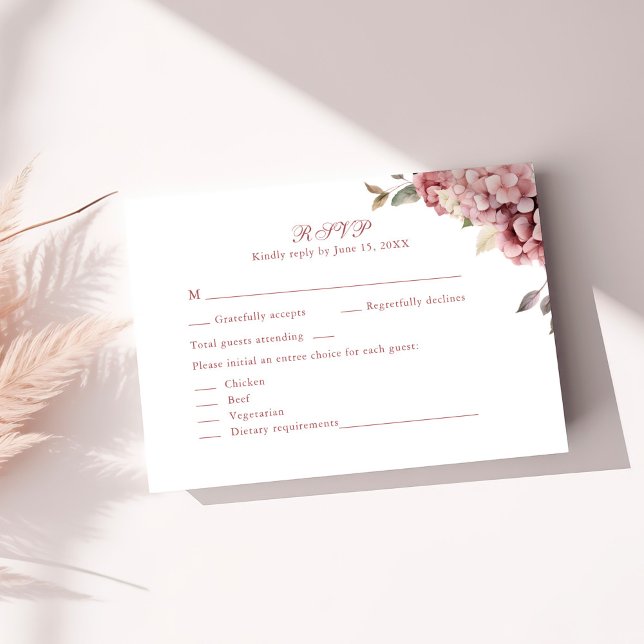 Dammig Rosa Hydrangea Bröllops-Svarskort OSA Kort (Dusty Rose Hydrangea Wedding RSVP Card on a sunny table with dry botanicals)