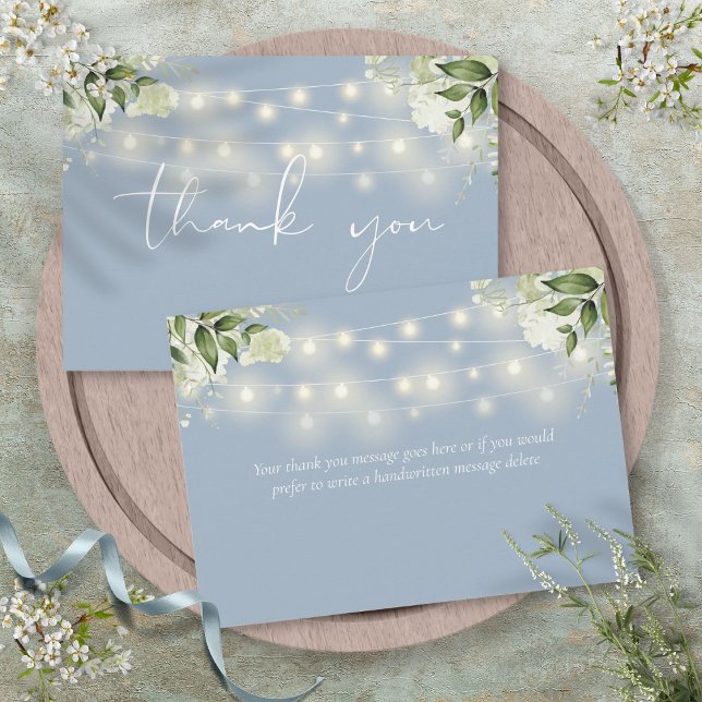 Dammiga blå blommiga grönskande slingljus tack kort (Dusty Blue Floral Greenery String Lights Thank You Card)