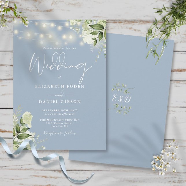 Dammiga blå strängljus blommonogram bröllop inbjudningar (Dusty Blue String Lights Floral Monogram Wedding Invitation)