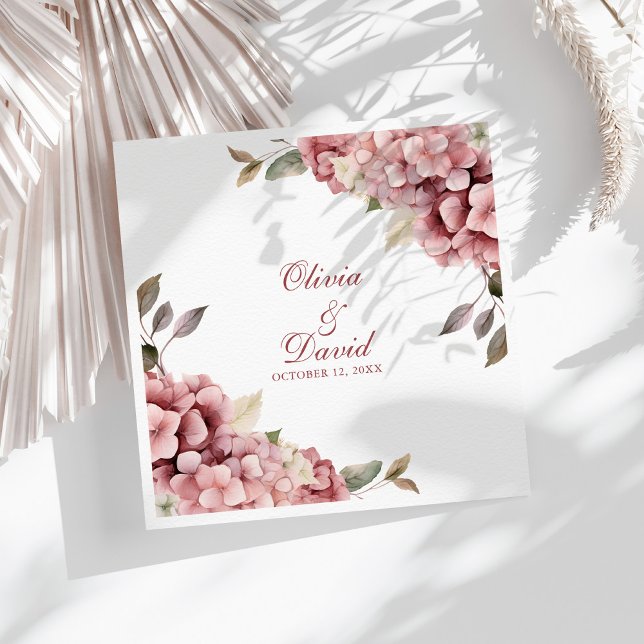 Dammiga rosenhydrangea bröllopsservetter  pappersservett (Modern Elegant Dusty Rose Hydrangea Wedding Paper Dinner Napkins on a sunny white table.)