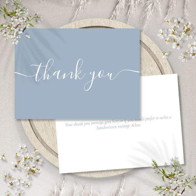 Dammigt Blått Enkelt Modernt Elegant Skript Tack Kort (Dusty Blue Simple Modern Elegant Script Thank You Card)