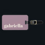 Dammigt lila fet typsnittsdesign Personligt namn Bagagebricka<br><div class="desc">Res med stil med denna personliga bagagetikett som har en modern minimalistisk design. Det eleganta namnet i serif-stil sticker ut mot en dämpad lila bakgrund och skapar en chic och tidlös look. Perfekt för frekventa resenärer, affärsproffs, studenter och semesterfirande som vill lätt identifiera sina väskor. Baksidan har plats för kontaktinformation,...</div>