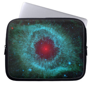 Dammigt öga av spiralnebulaen NGC 7293 Laptop Fodral