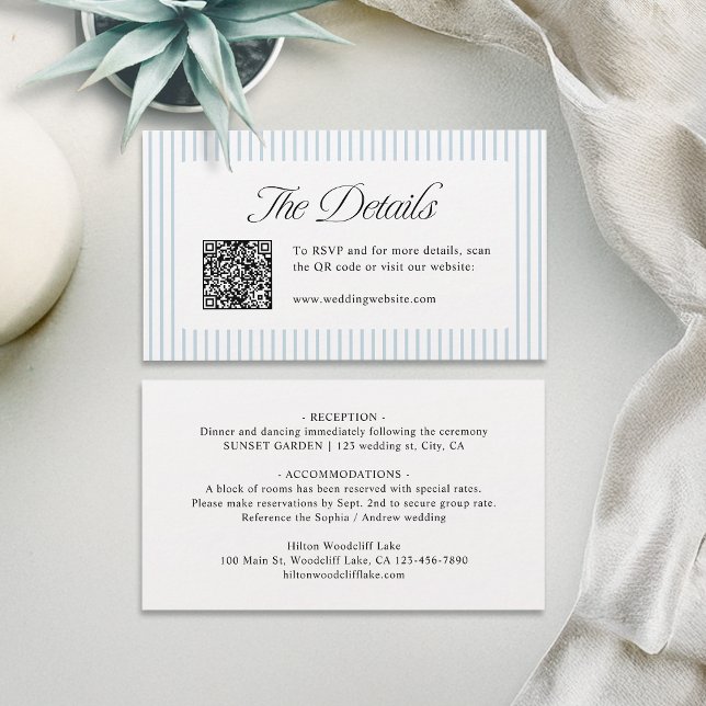 Dammt blå randig QR-kod Klassiska Bröllopsdetaljer Placeringskort (Dusty Blue Striped QR Code Classy Wedding Details Place Card)
