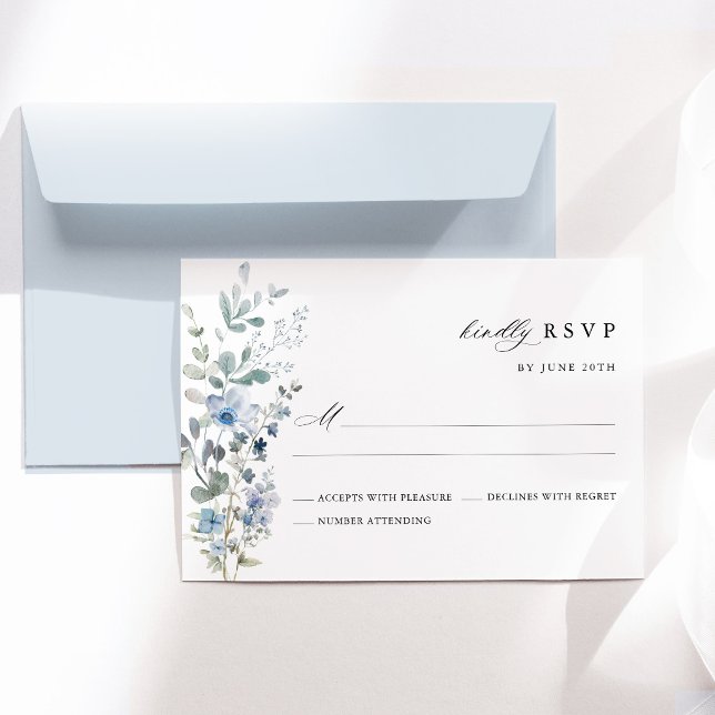 Dammtor Blå Vildblomma Blommig Bröllop RSVP-kort OSA Kort (Dusty Blue Wildflower RSVP Card, botanical watercolor blue floral wedding response card)