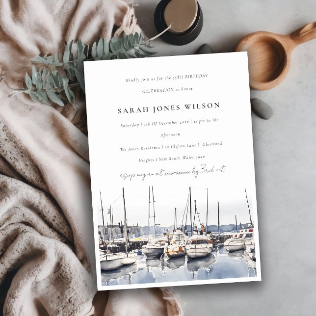 Dämpade kustbåtar på hamnens födelsedagslandskap inbjudningar (Skapare uppladdad)