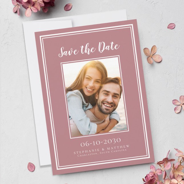 Damrosbrudpink Bröllops Förlovningsbild Spara Datumet (Dusty Rose Pink Wedding Engagement Picture Save The Date)