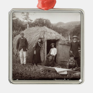 Danande Tappa, en infödd trasa, c.1875 Julgransprydnad Metall