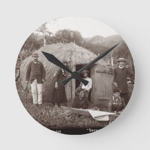 Danande Tappa, en infödd trasa, c.1875 Rund Klocka