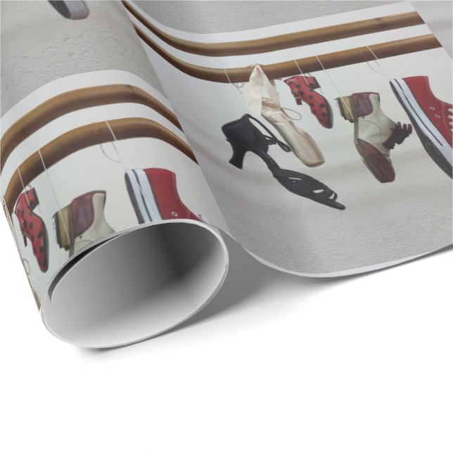 Dance Shoings Hanging from Rod Printing Gift Wrap Presentpapper (Rullad Hörn)