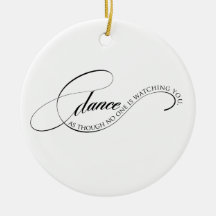 Dance som en tittar på prydnadsföremål