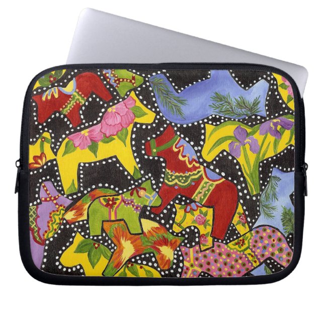 Dancing Dala Horses Electronics Sleeve (Framsidan)