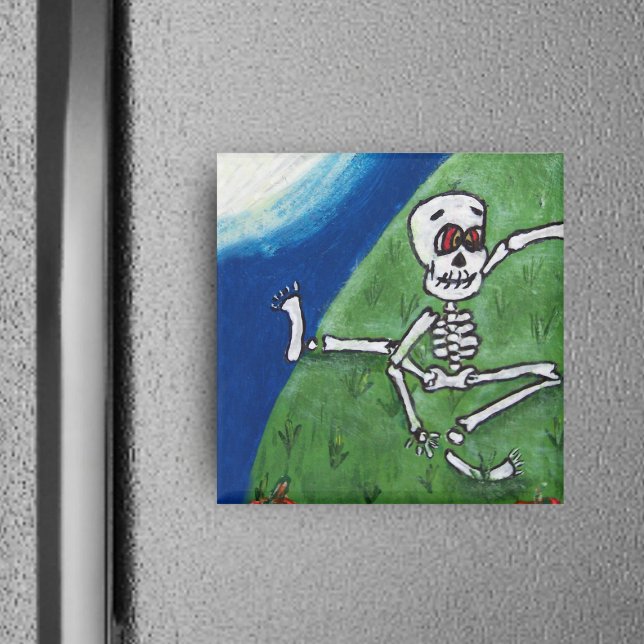 Dancing Funny Skeleton Måne Magnet (Silly dancing skeleton under moon on grassy hill on square Halloween magnet.)