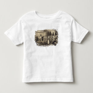 Dancing Party vid Kagha-Choura, Dagestan, plate 55 T-shirt