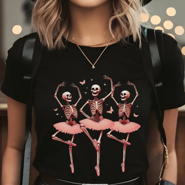 Dancing Skeletons and Butterflies Halloween Rosa T Shirt (Skapare uppladdad)