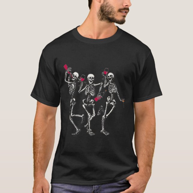 Dancing Skeletons Drinking Wine Lover Funny Hallow T Shirt (Framsida)