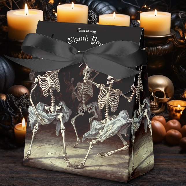 Dancing Skeletons Gothic Bröllop Presentaskar (Give the impression of Eternal Elegance with this Dancing Skeletons Gothic Wedding Favor Box. )