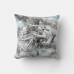 Dancing Woman Pillow Kudde
