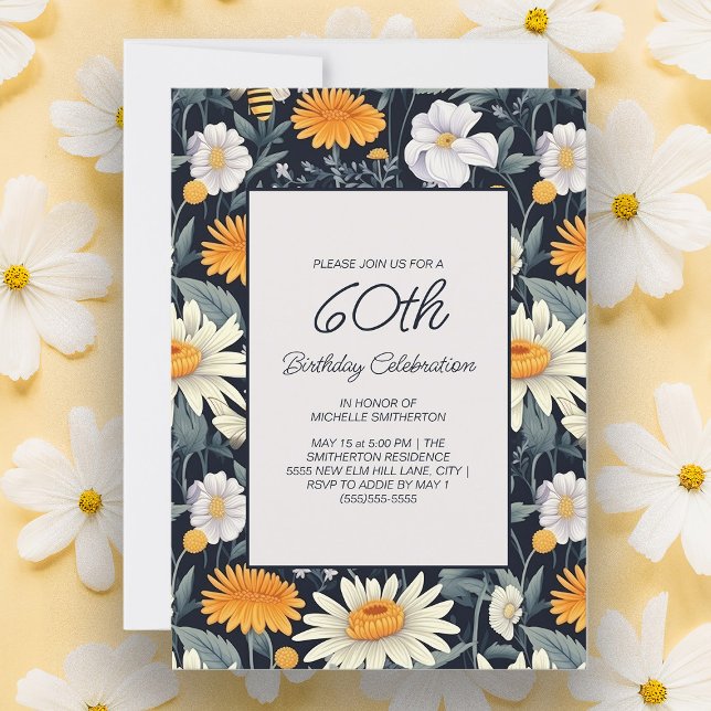 Dandelions Daisy Blåblå Vuxen 60:e födelsedagen Inbjudningar (Pretty yellow dandelions and white daisies on navy blue 60th birthday party invitation)