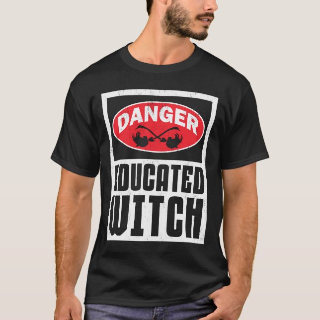 Danger Educated Witch Funny Woman T Shirt (Framsida)
